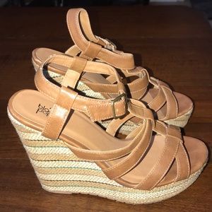 BLACK POPPY WEDGES size 7